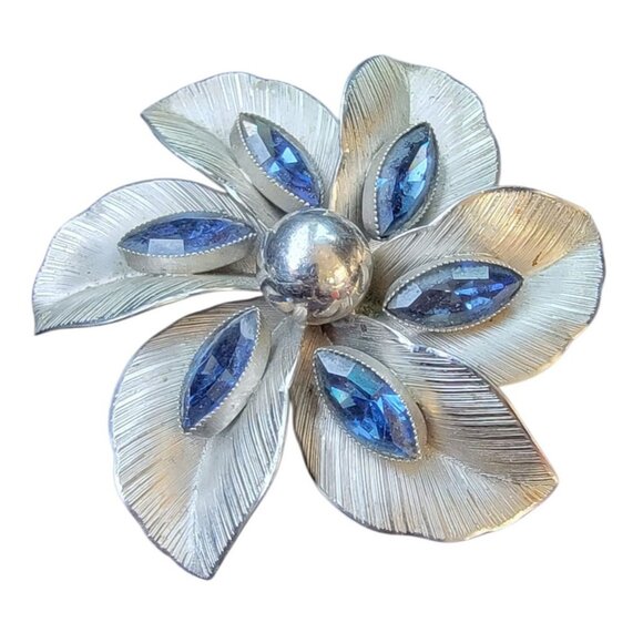 White Gold Plated Flower Brooch Vintage Blue Rhinestones Textured Silver Tone - Picture 1 of 5